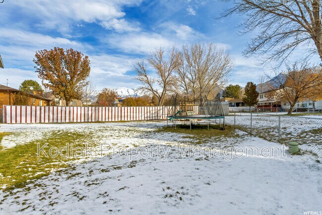 Building Photo - 880 N 340 E St