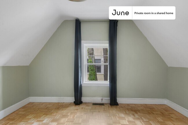 Building Photo - Room in Shared 7 bed/2.5 bath home