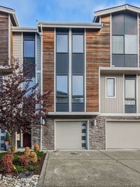 Building Photo - **Move-In Special** Fully upgraded 3 bed 2...