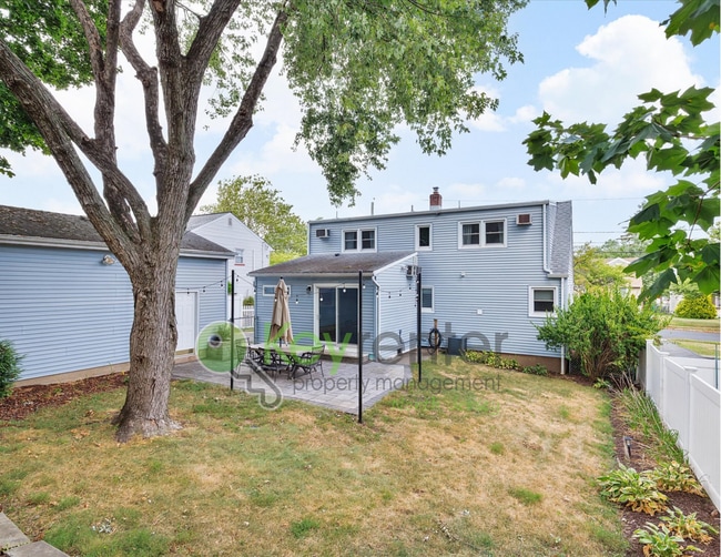 Building Photo - Charming Clifton Cape on a Tree-Lined Stre...