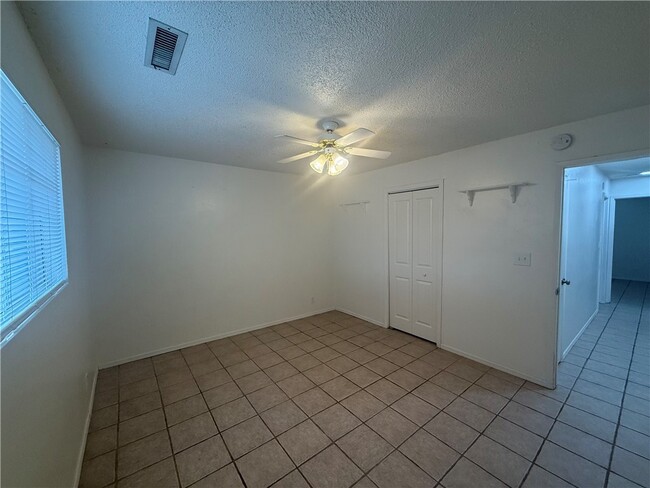 Building Photo - 1943 Pico St