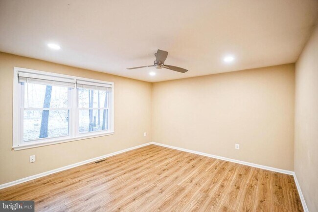 Building Photo - 16080 Deer Park Dr