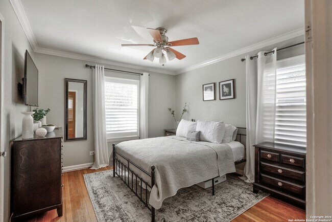 Building Photo - 356 Larchmont Dr