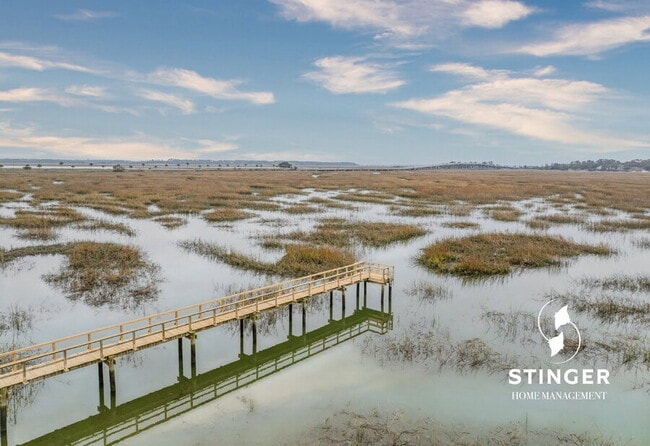 Building Photo - 1808 Lenora Dr