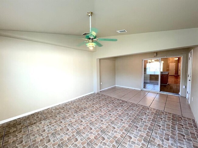 Building Photo - 20 Regis Ln