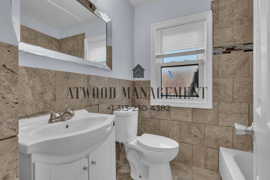 Building Photo - This beautifully updated 4-bedroom, 2-bath single-family home is ready for move-in!