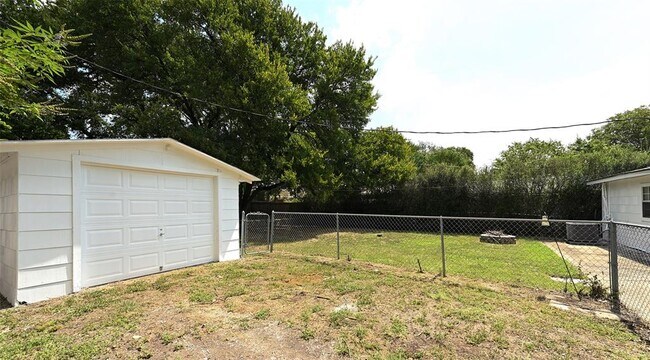 Building Photo - 2110 Westover Rd