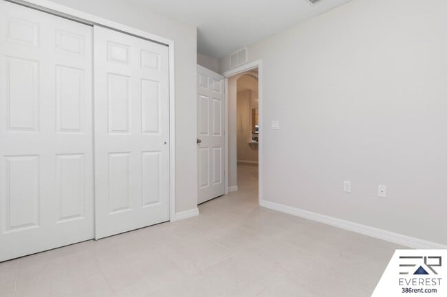 Building Photo - FULLY FENCED, LIKE NEW 3/2/1 TOWNHOUSE ON A CUL DE SAC IN BEAUTIFUL SEMINOLE WOODS