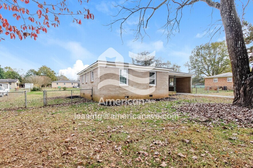 Building Photo - 706 Woodmont Cir
