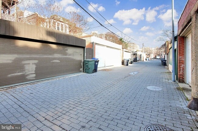 Building Photo - 1756 Park Rd NW