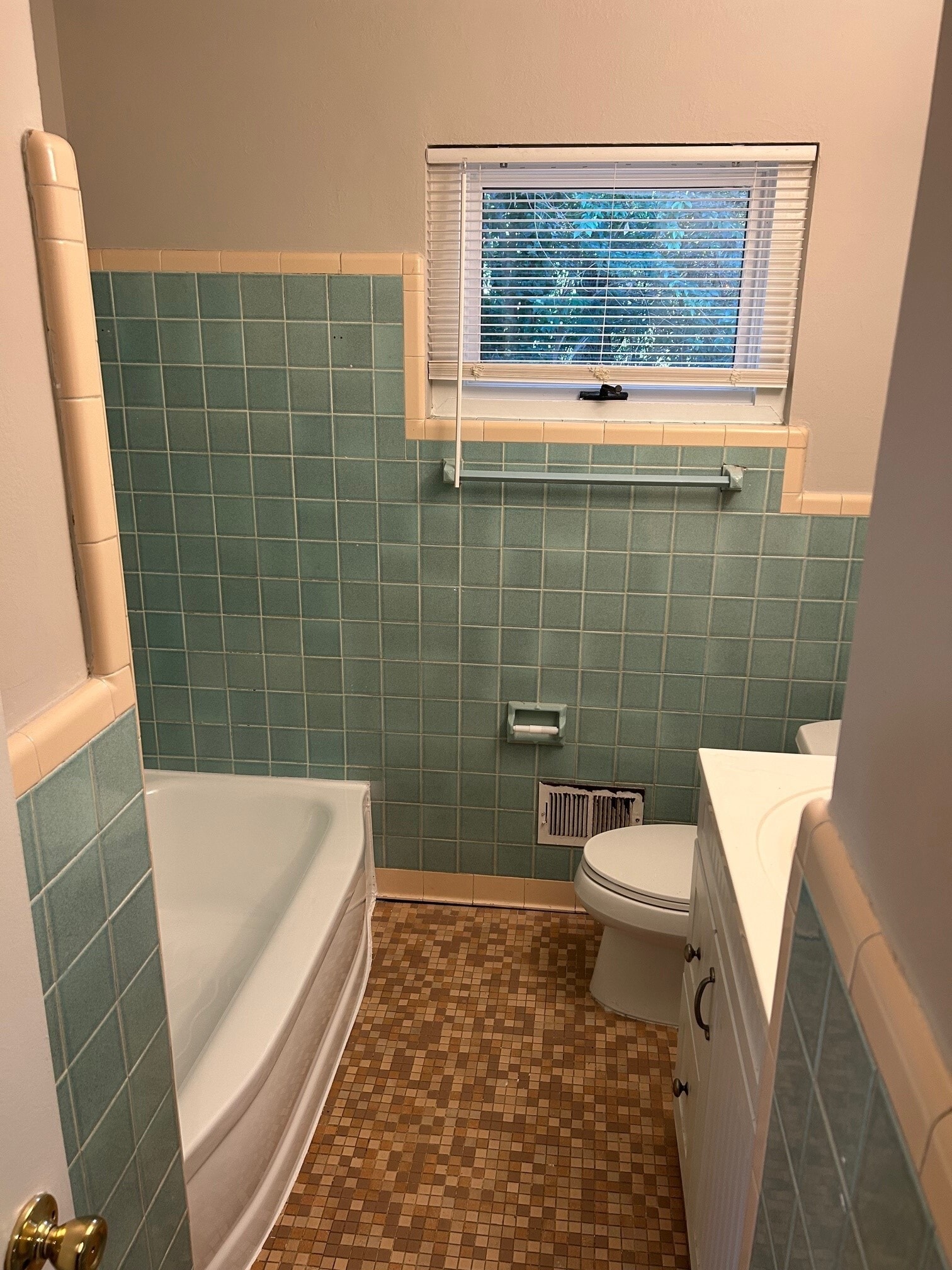 Bathroom - 724 Vanderbrook Rd