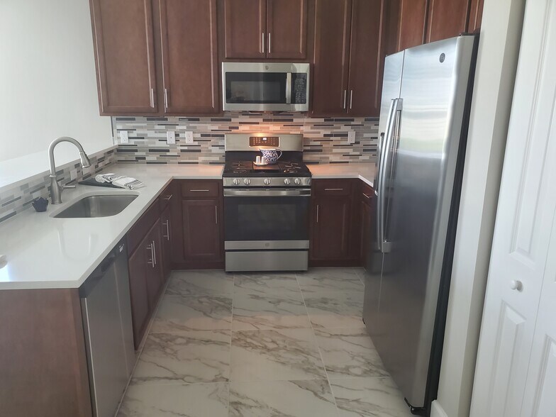 Building Photo - 11826 SW Oceanus Blvd