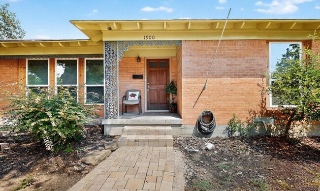 Building Photo - 1900 Hilltop Dr