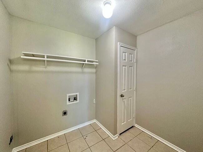 Building Photo - Available Now! Newly Updated 3 Bedroom 2 B...