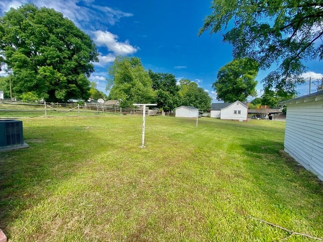 Building Photo - Spacious 2 Bedroom 1 Bathroom House, Just Blocks from Downtown Kannapolis and New Baseball Stadium