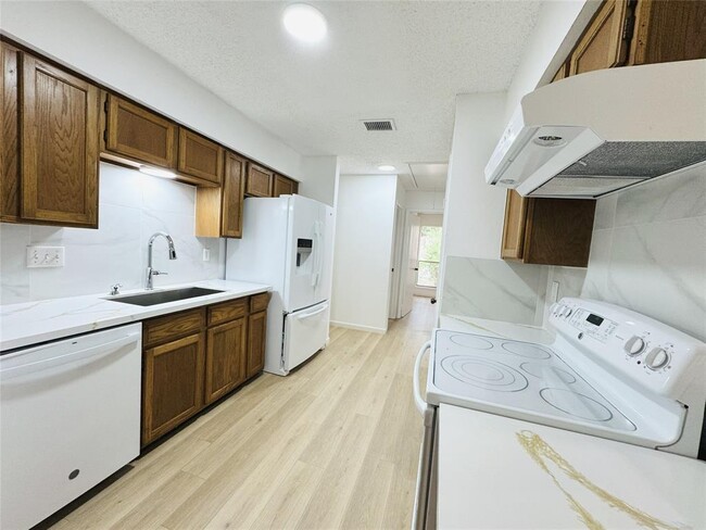 Building Photo - 2906 Shadow Trail Dr
