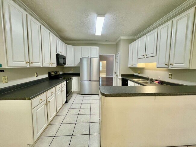 Building Photo - Spacious 3-Bedroom Nest with 2.5 Baths And...