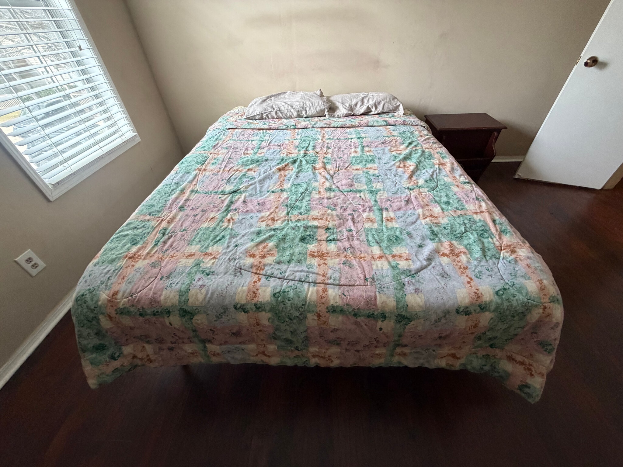 Building Photo - Room in Condo on Brockett Pl