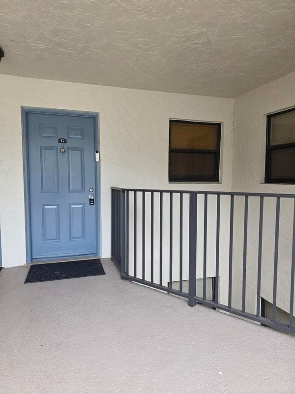 Building Photo - 1484 Lake Crystal Dr