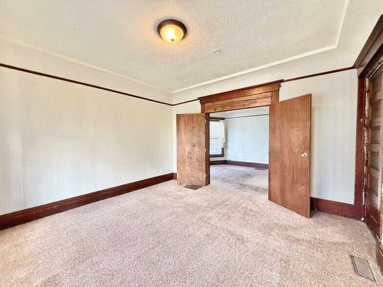 Building Photo - 551 S Main St