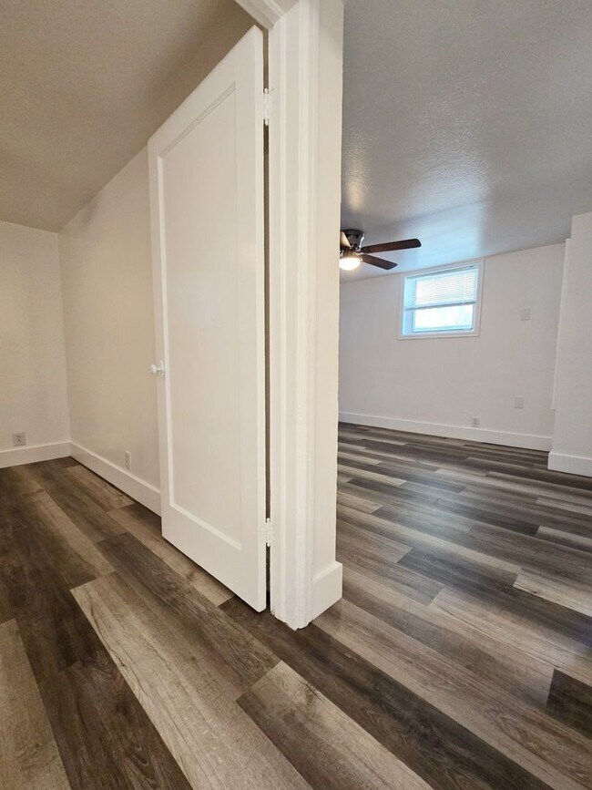 Building Photo - Newly Renovated, Clean & Bright 2 Bedroom, 1 Bathroom Apartment for Rent in Shelley - Washer/Drye...