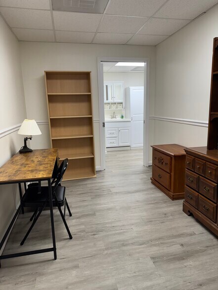 Office - 4615 Forest Pl