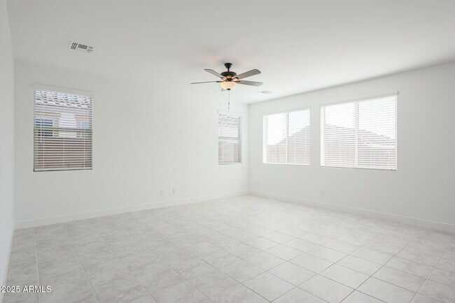 Building Photo - 14819 W Cottontail Ln