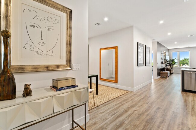 1 Bed + Den Foyer - E Plaza & Residences