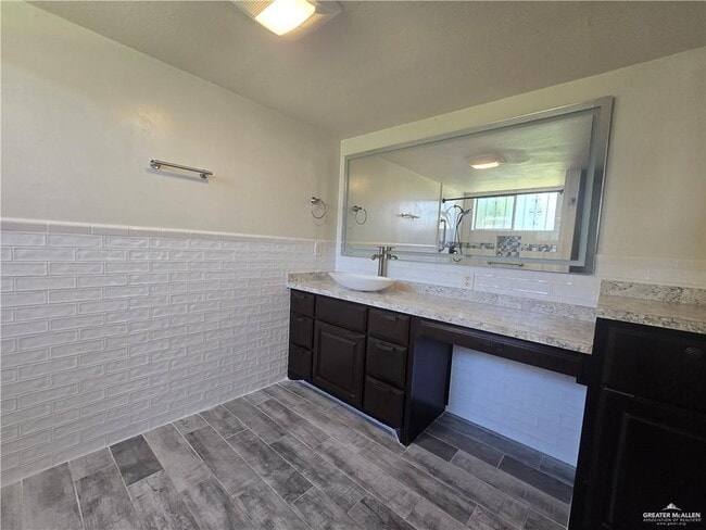 Building Photo - 33 Highland Park Ave