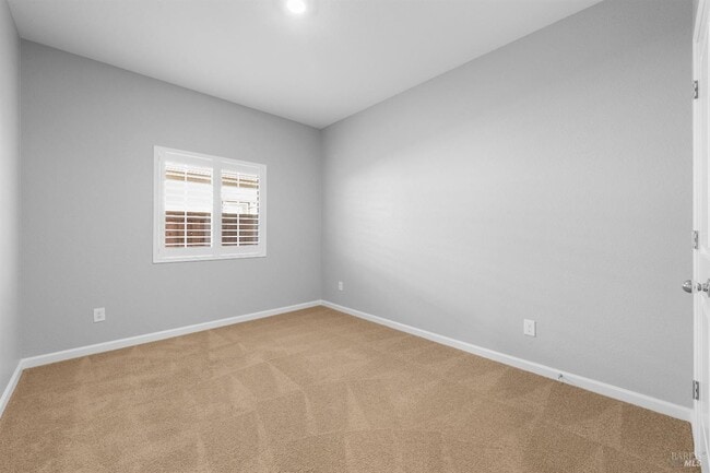 Building Photo - 655 Honey Bee Rd
