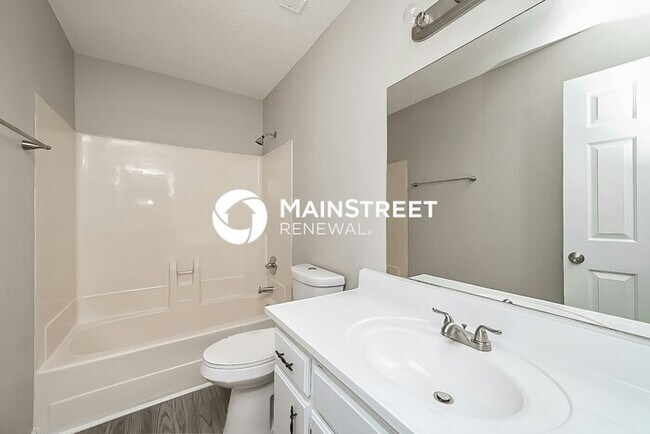 Building Photo - 3 Bedroom Pet-Friendly Home in Nashville, TN with Main Street Renewal