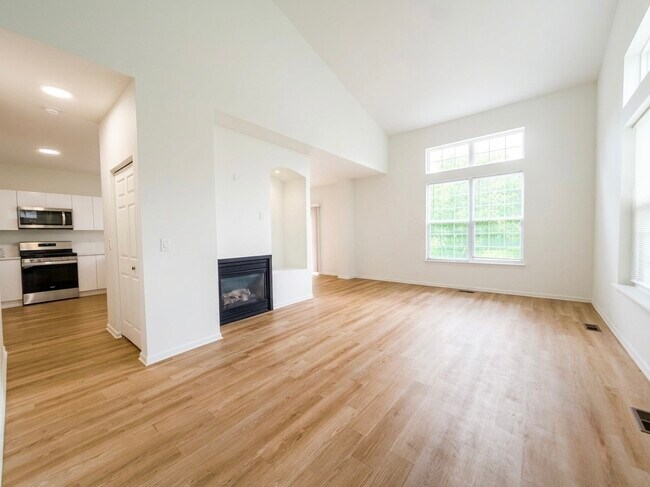 Building Photo - 1089 Ellsworth Dr