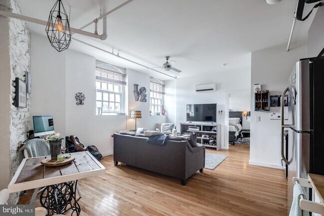 Building Photo - 4 Leverington Ave