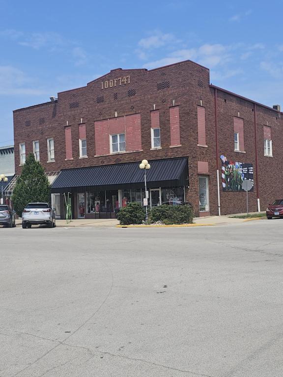 Building Photo - 16 E Main St