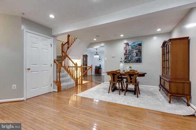 Building Photo - 8893 Papillon Dr
