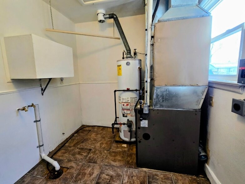 Building Photo - 19 Mary Ann Ct