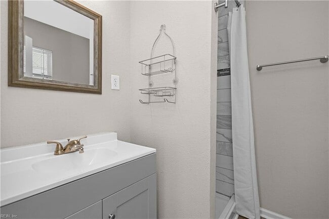 Building Photo - 926 W 26th St