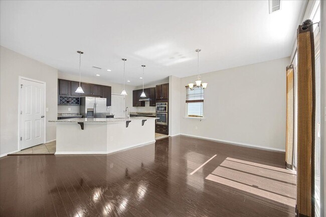 Building Photo - 5600 Yorkwood Dr