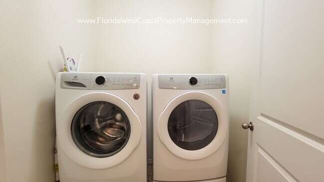 Building Photo - LOVELY 3 BEDROOM/2 BATH HOME WITH FENCED YARD! WILLOW WALK- PALMETTO!!!