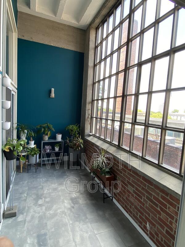 Building Photo - 611 N Park Ave