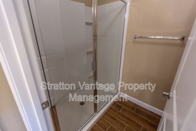 Building Photo - 240 W Juniper Ave