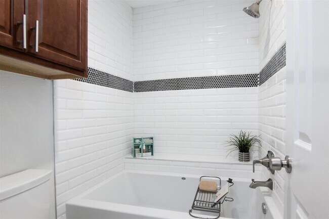Building Photo - 2066 Augusta Dr