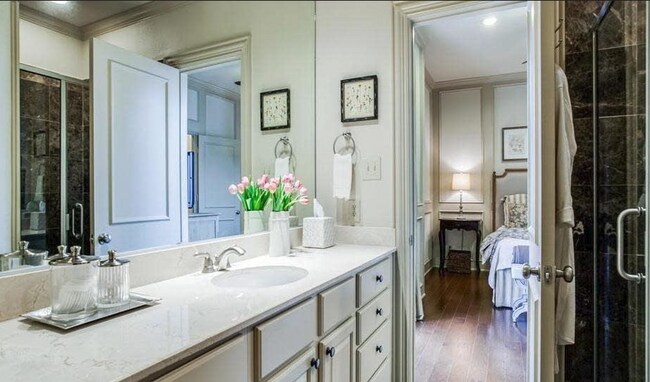 Building Photo - 2848 Woodside St