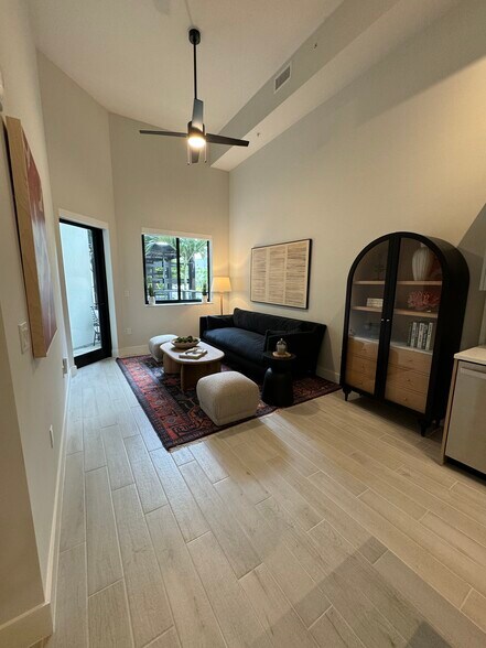 Primary Photo - 8225 NW 34th St