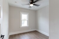 Building Photo - 1464 E 123rd St