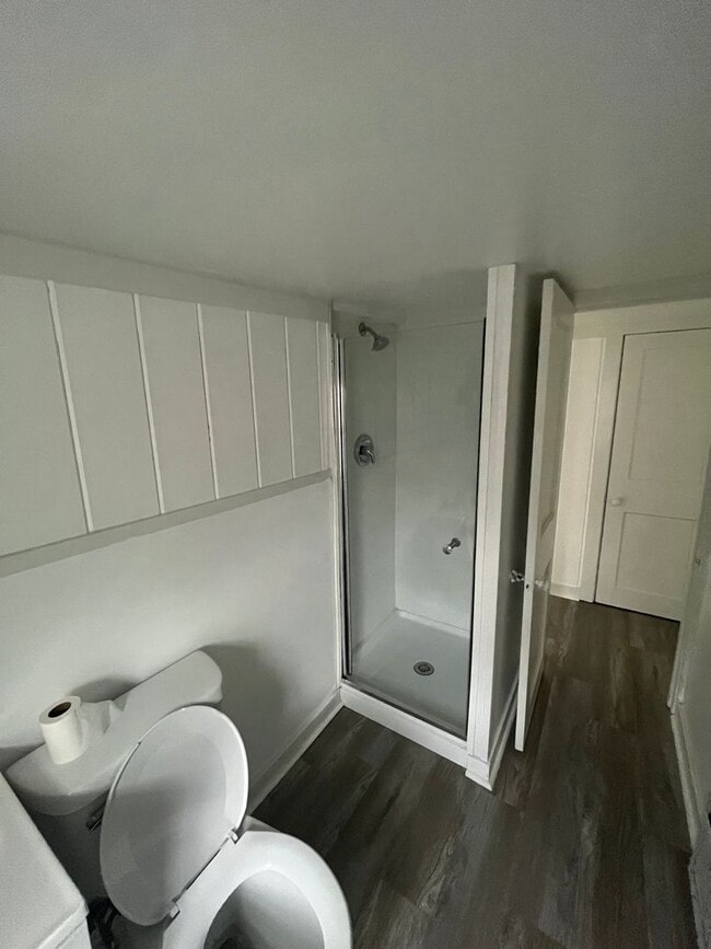 Building Photo - Newly remodeled 4 bed 2 bath home available in Rockford ***SECTION 8 OK***