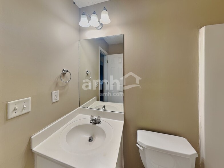 Building Photo - 2075 Reserve Pky