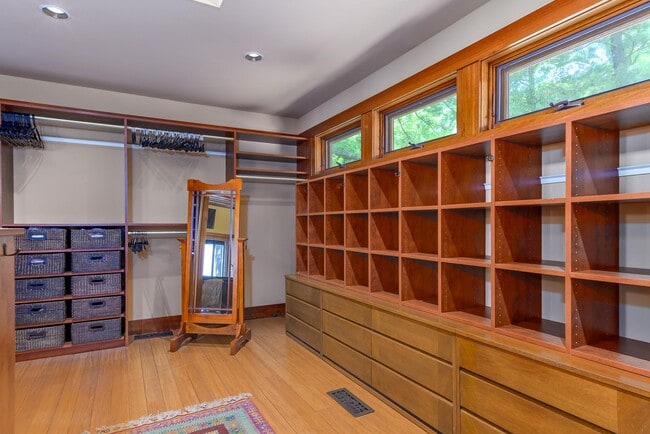 Building Photo - 5030 Lake Mendota Dr