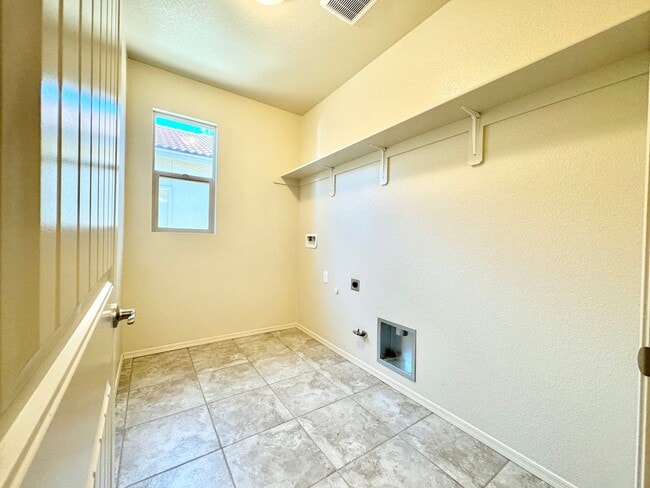Building Photo - 3BR/2BA/2CG, 1617 sq.ft. rental in Sierra ...