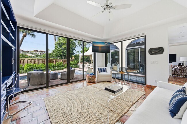 Building Photo - 264 Everglade Ave